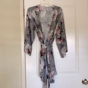 Plum Pretty Sugar Floral Robe XS